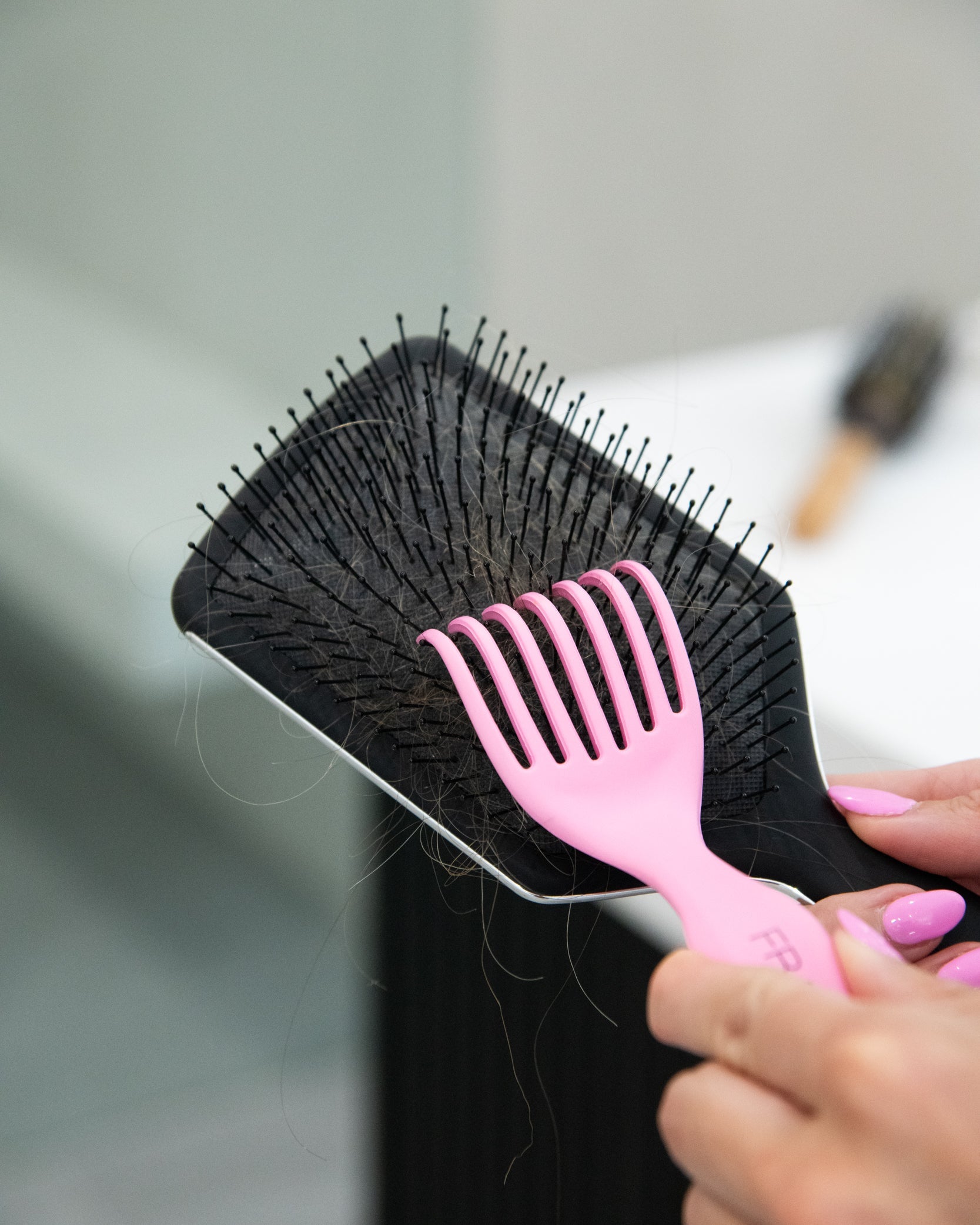 framar-brush-cleaner-pink-strumento-pulizia-spazzole-a-doppia-azione image 4