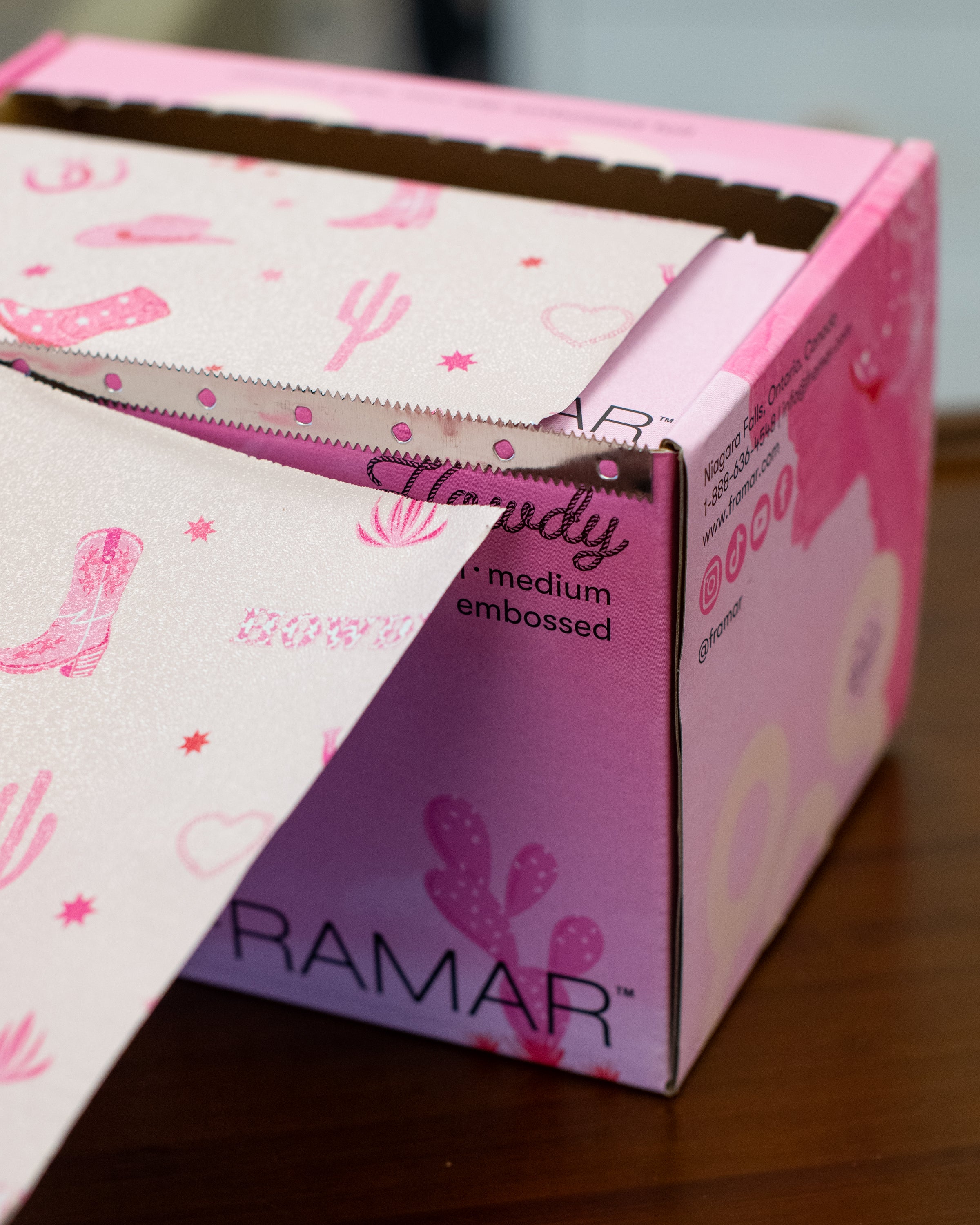 framar-howdy-embossed-roll-carta-stagnola-rosa-320ft image 5