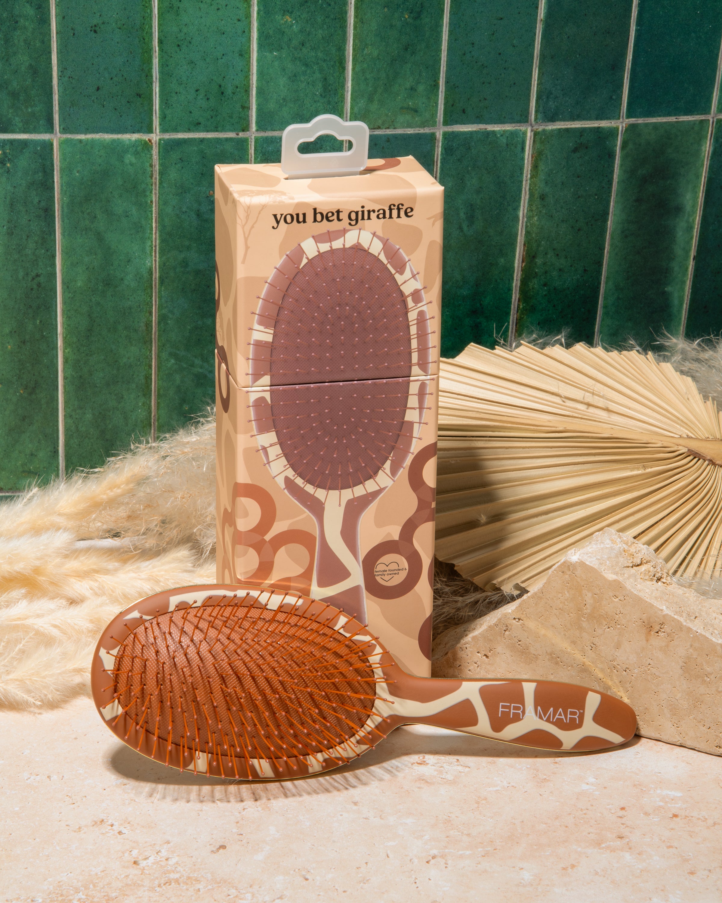 framar-you-bet-giraffe-detangle-brush-spazzola-districante image 3
