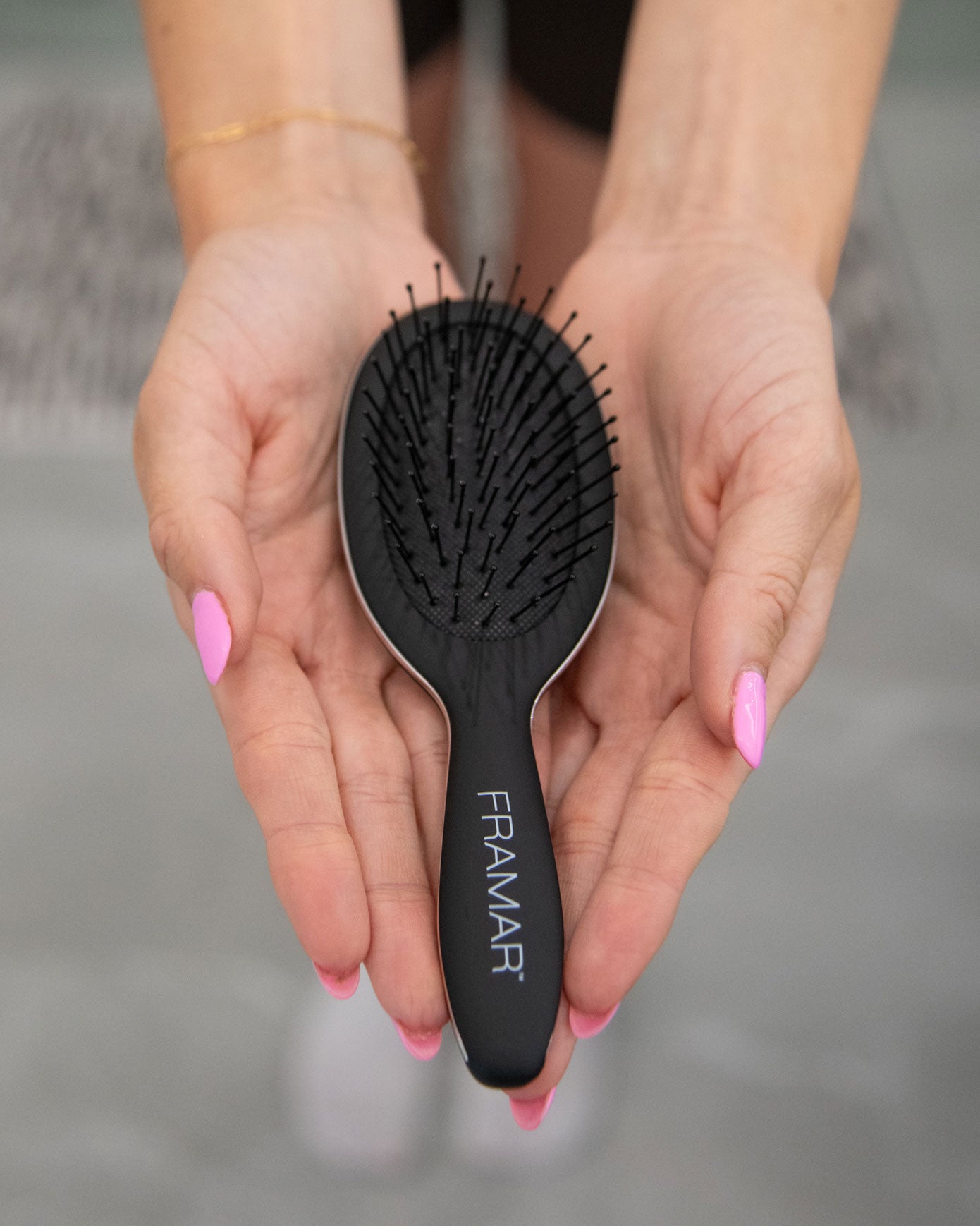 framar-mini-detangle-brush-black-spazzola-districante-da-viaggio image 4