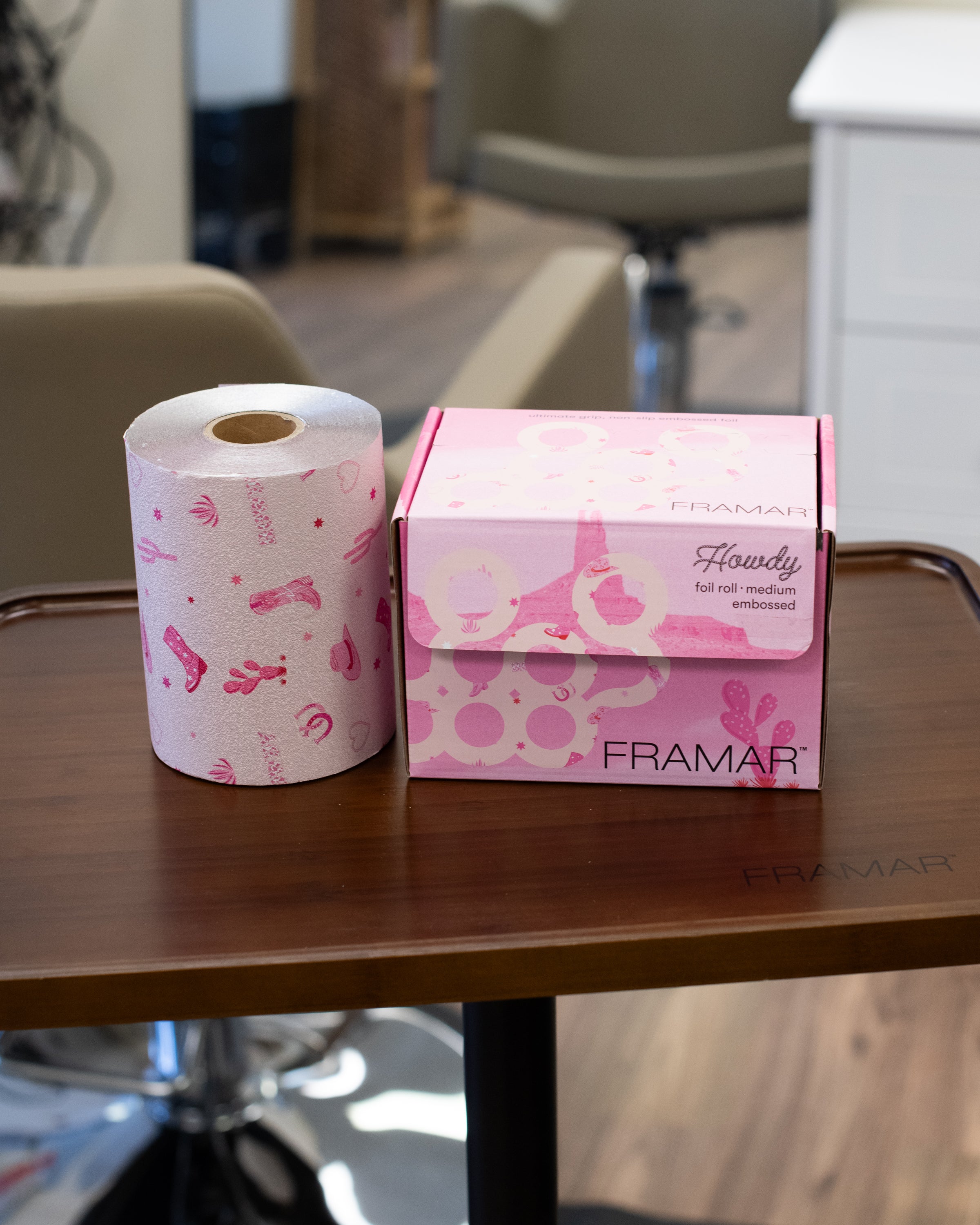 framar-howdy-embossed-roll-carta-stagnola-rosa-320ft image 3